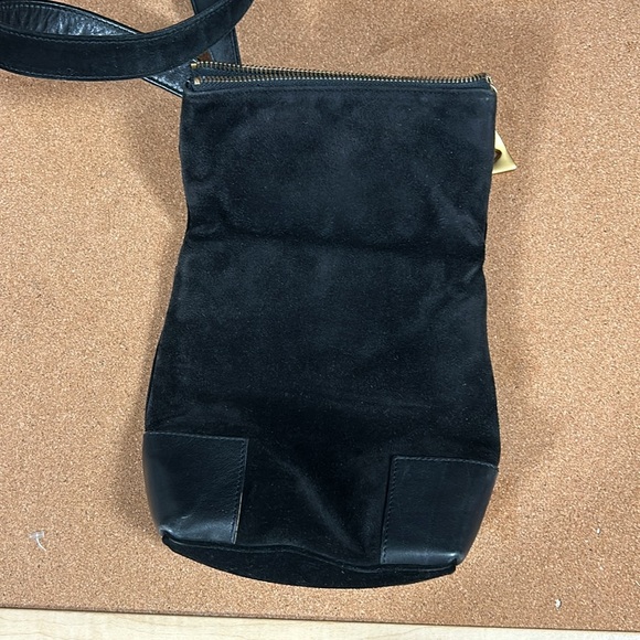 Vintage Women’s by Sharif Black Suede Leather Hold Hardware Folded Crossbody Bag - Picture 5 of 16